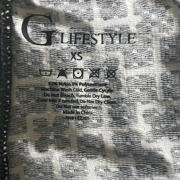 Cute skort with ruffle hem . Pockets in back . EUC - Picture 2 of 2